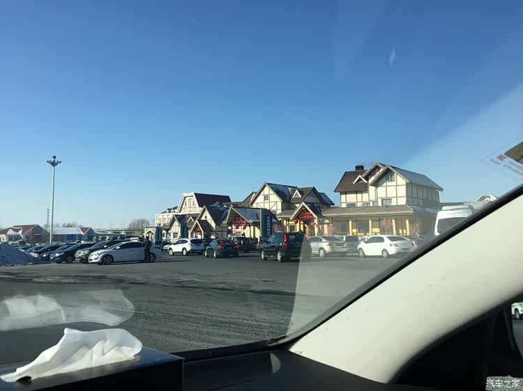 看看得莫利服务区的车