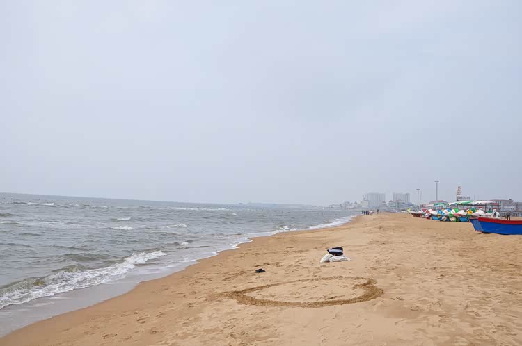 早上起的很早,沙滩无人