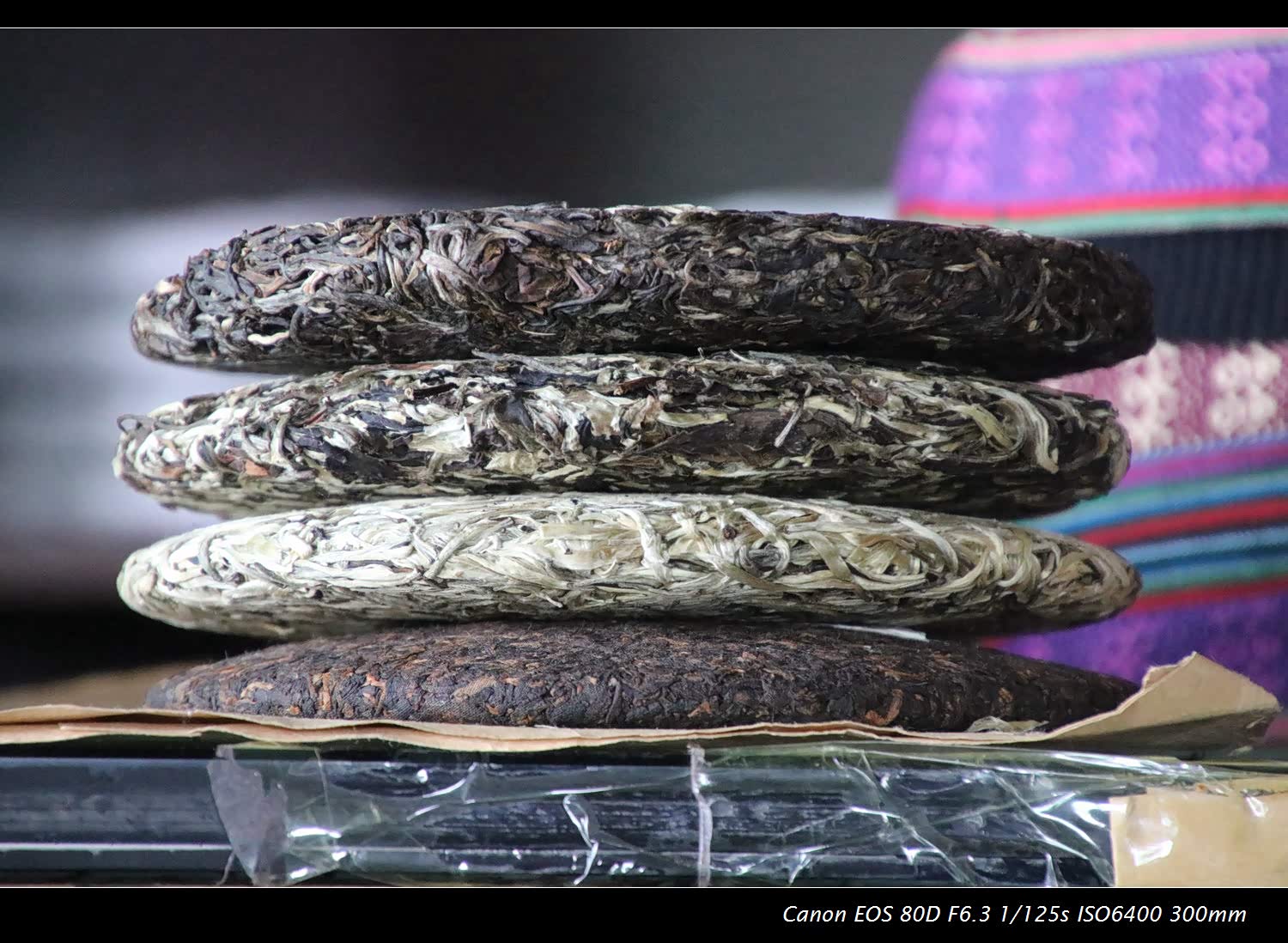 基诺族村民自制的普洱茶 基诺山寨景区