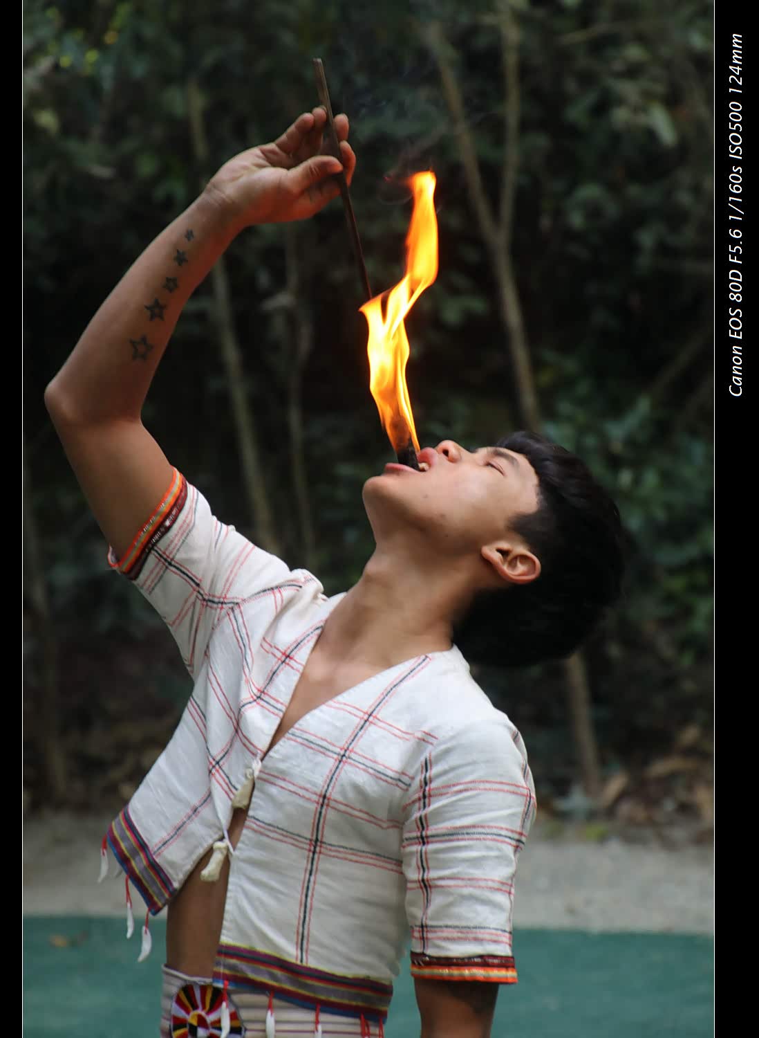 吞火表演 基诺山寨景区