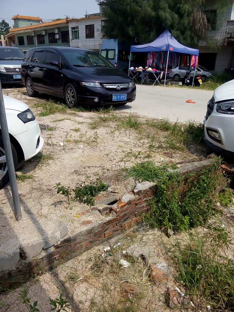 早上驾车出发,中午来到川岛山咀港码头停车场停车附近,在第二停车场