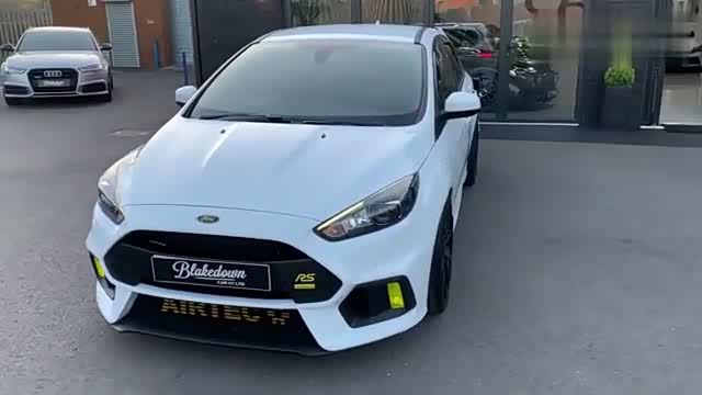 我心目中的帅气小钢炮实拍白色福特福克斯rs