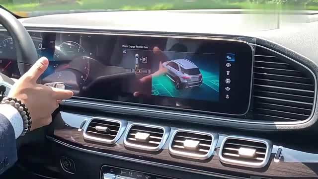 2020款奔驰gle自动泊车系统展示