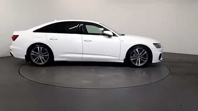 白色奥迪a6外观展示