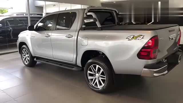 丰田hilux4x4到店实拍看到外观和内饰我立刻心动了
