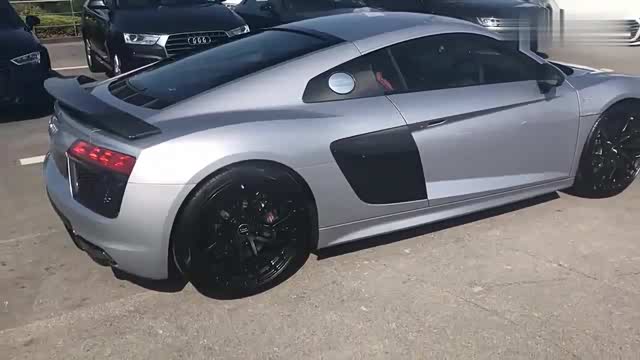 实拍奥迪r8银色配黑色真是够帅