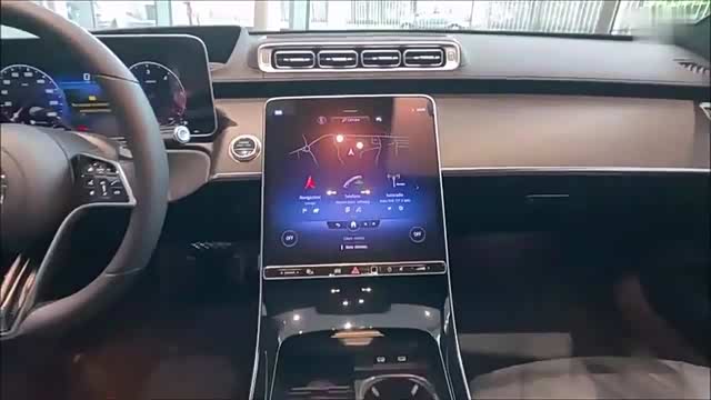 2021款奔驰s350d中控屏幕尺寸巨大
