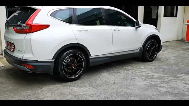 追求性能车范的suv本田crv改装18寸轮毂效果展示