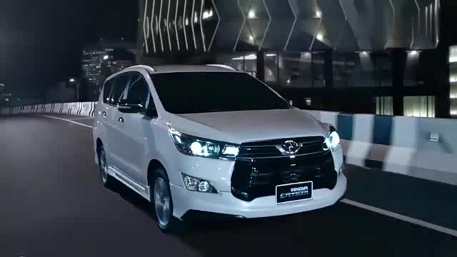2020款丰田toyotainnovacrysta展示