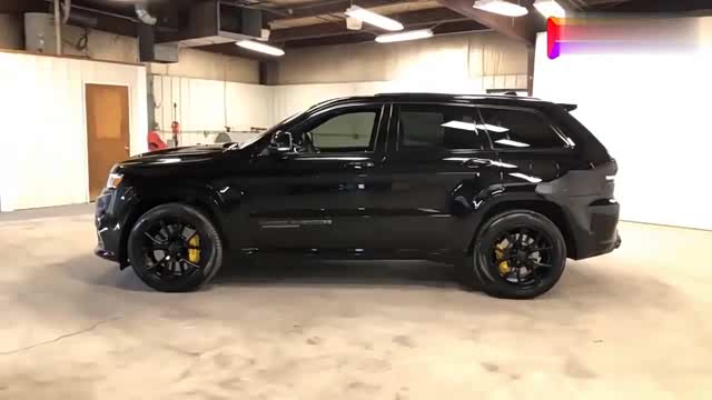 超700马力的霸气硬朗黑武士内外实拍jeep大切诺基trackhawk
