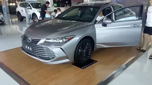 2020款丰田亚洲龙到店实拍看到外观和内饰买不买自己拿主意