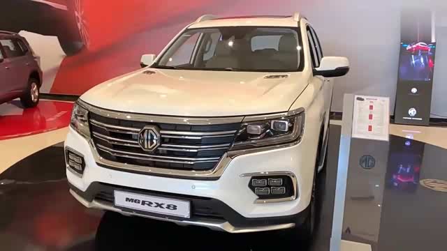 霸气硬朗国外实拍挂着名爵标的荣威rx8