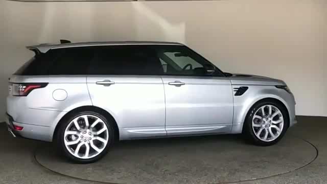 实拍银色路虎揽胜运动版展示,真是太霸气了