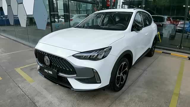 白色的名爵领航实拍造型时尚摩登虽然在墙角但依然是最吸睛的