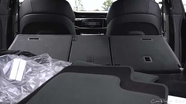 2021款audirsq8r740hp后排座椅支持放倒功能