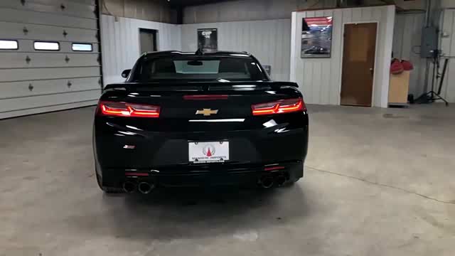 凶悍有型黑色雪佛兰科迈罗ss