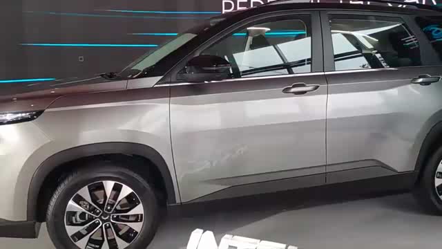 五菱宏光almaz rs到店实拍,七座大空间,不要太喜欢了